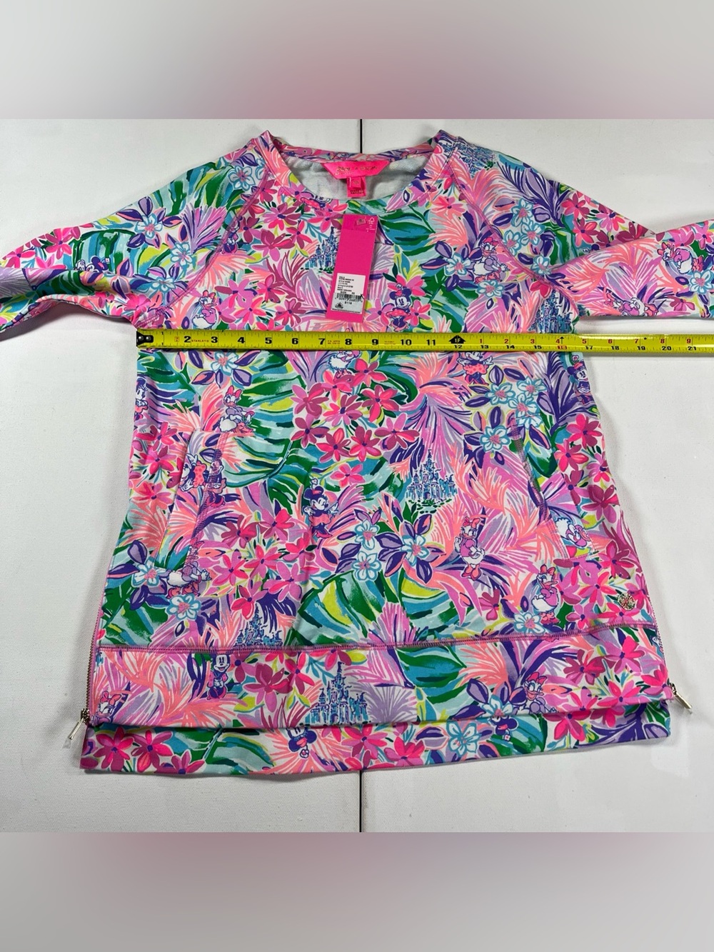Disney x Lilly Pulitzer Beach Comber Pullover Sweatshirt Minnie Castle Size XS - Picture 11 of 15